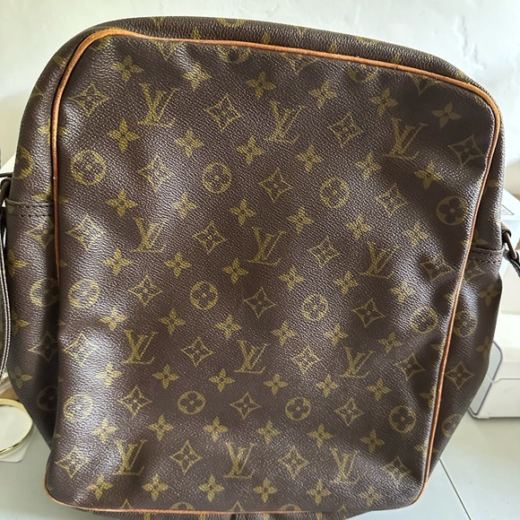 Authentic Louis Vuitton bag - Picture 2 of 7
